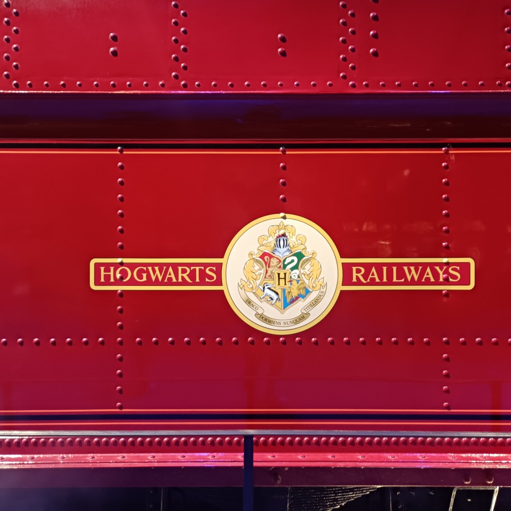 Logo Hogwarts Railways, train pour Poudlard au Studio Harry Potter