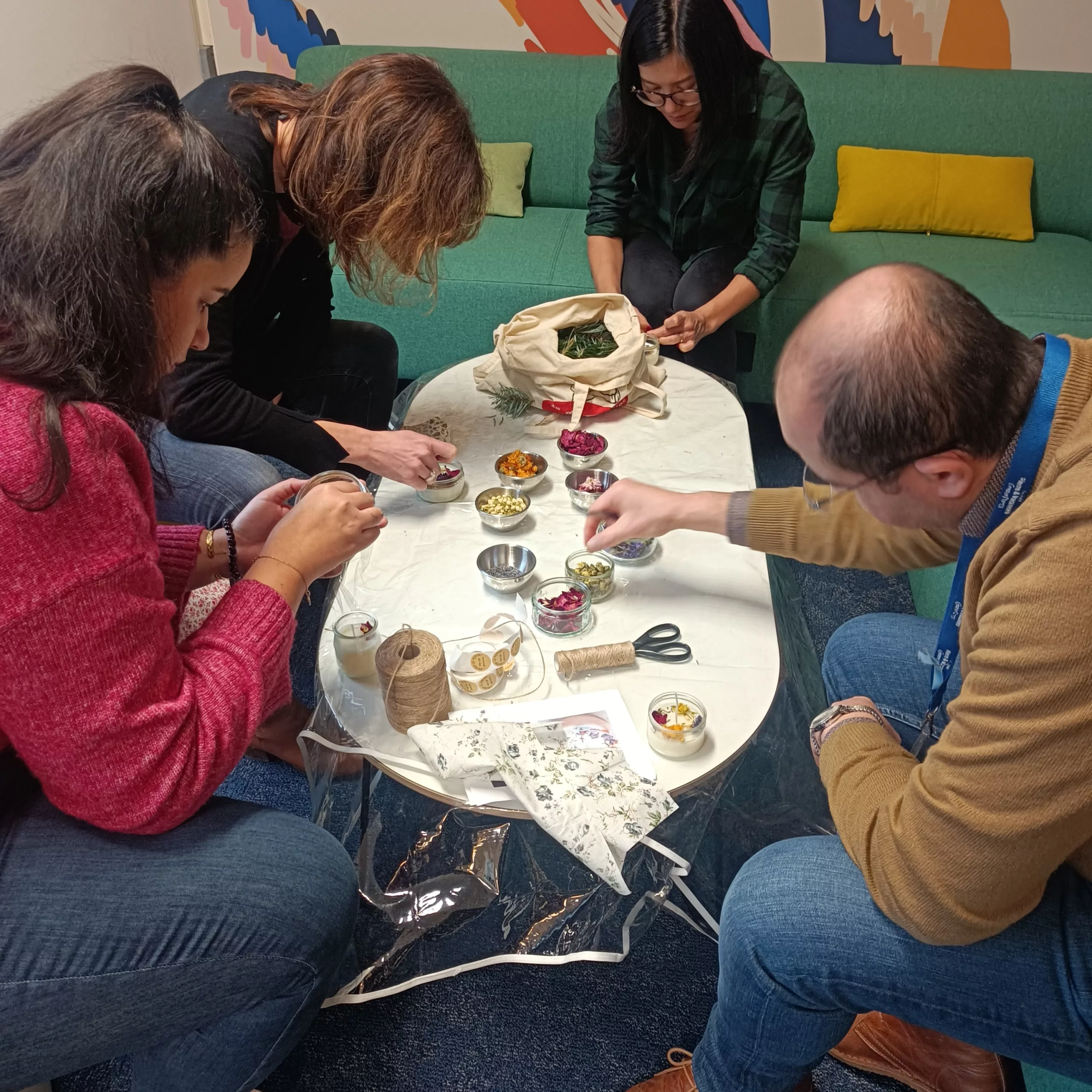 atelier bougie fleurs séchées en entreprise